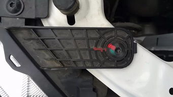 陸風新車大燈線未接，車主質(zhì)疑車輛被私自維修，經(jīng)銷商推責引發(fā)爭議